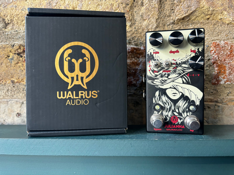 Walrus Audio Julianna Deluxe Chorus/Vibrato Obsidian Series