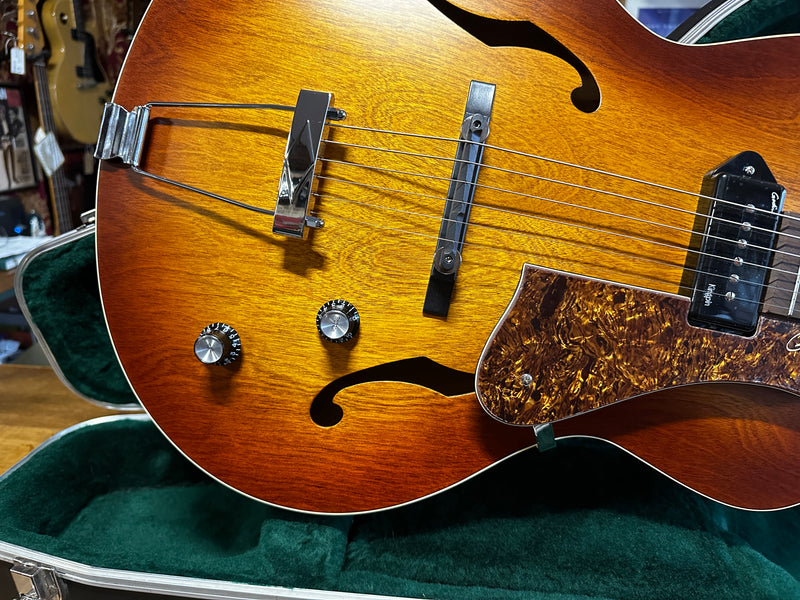 Godin 5th Avenue Kingpin Cognacburst