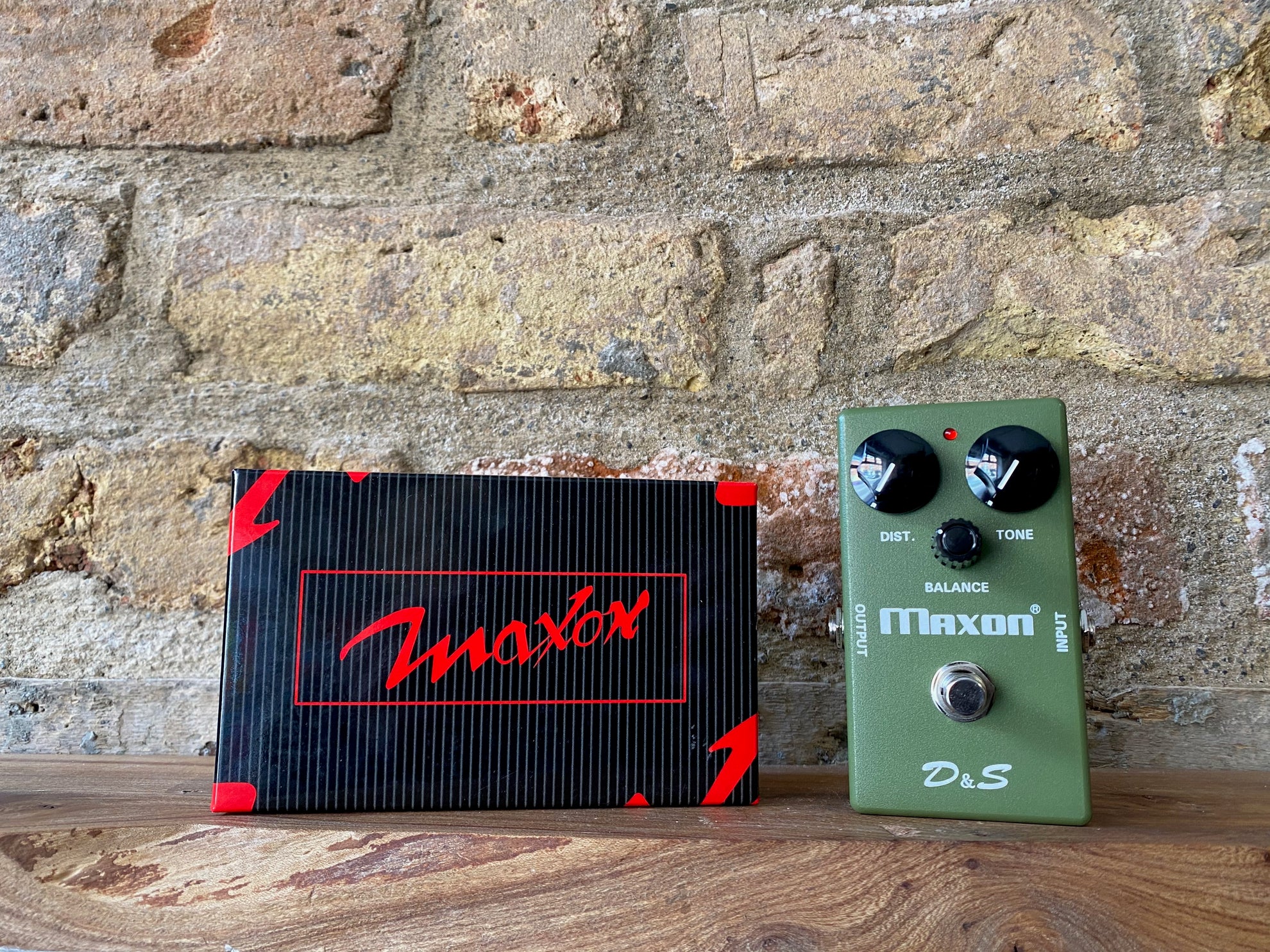 Maxon D&S Distortion & Sustainer - Some Neck Guitars